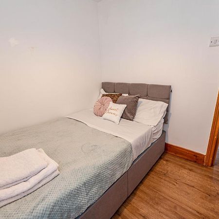 Beautiful 4 Bedrooms House, 7 Walk To Train Station Plumstead  Buitenkant foto