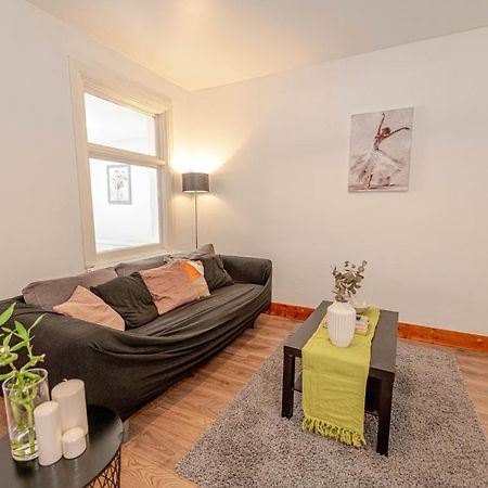 Beautiful 4 Bedrooms House, 7 Walk To Train Station Plumstead  Buitenkant foto