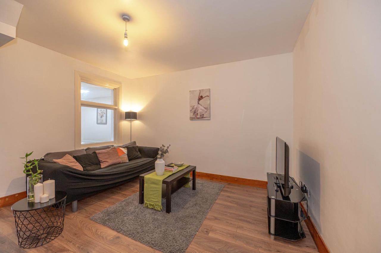 Beautiful 4 Bedrooms House, 7 Walk To Train Station Plumstead  Buitenkant foto