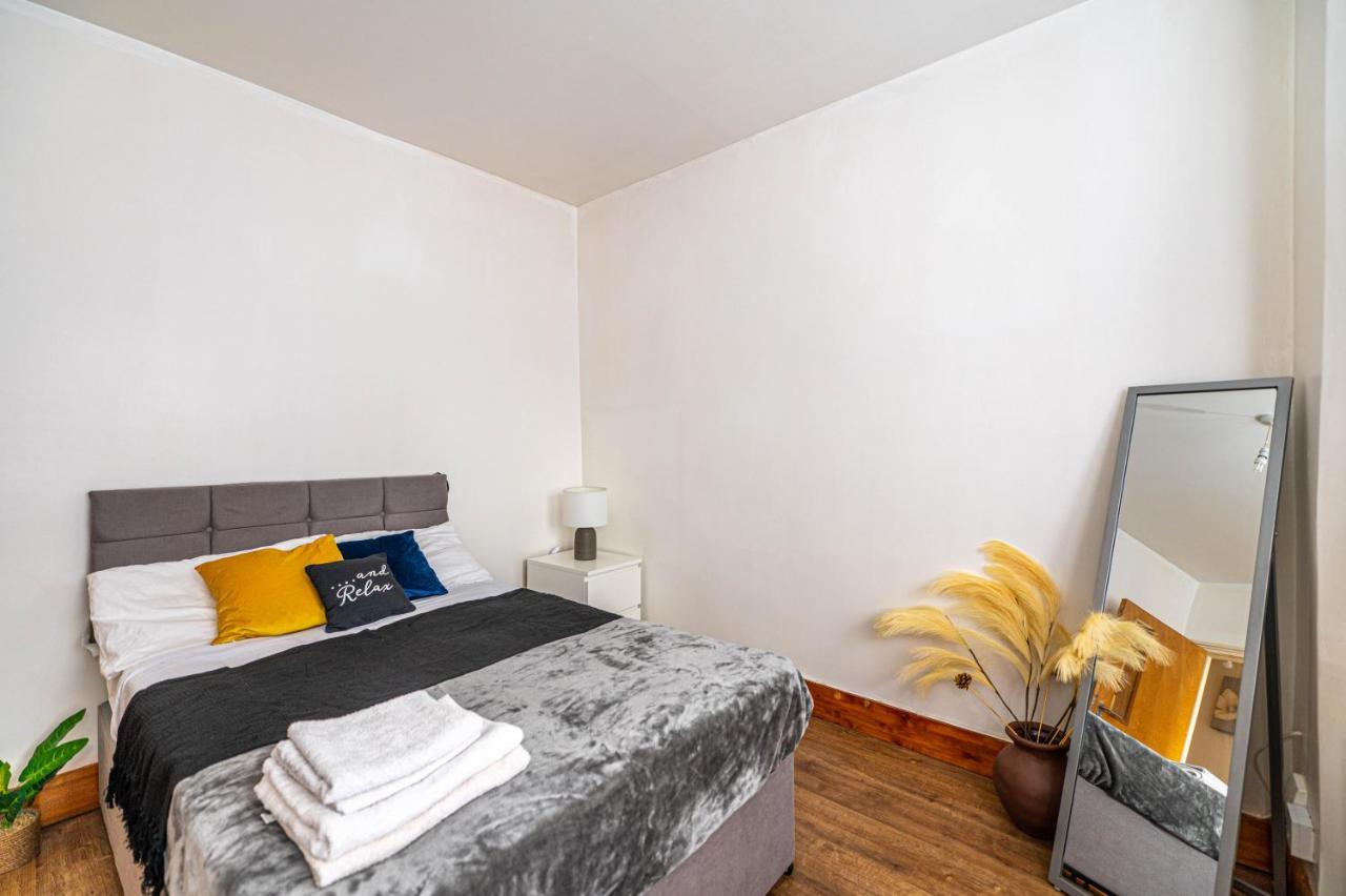 Beautiful 4 Bedrooms House, 7 Walk To Train Station Plumstead  Buitenkant foto