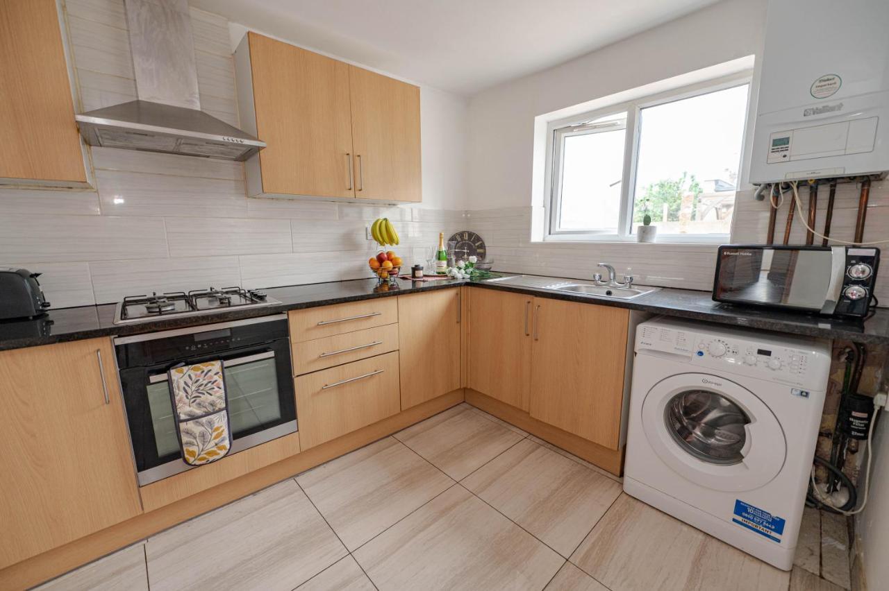 Beautiful 4 Bedrooms House, 7 Walk To Train Station Plumstead  Buitenkant foto