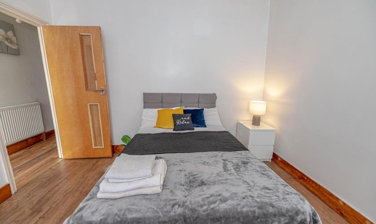Beautiful 4 Bedrooms House, 7 Walk To Train Station Plumstead  Buitenkant foto