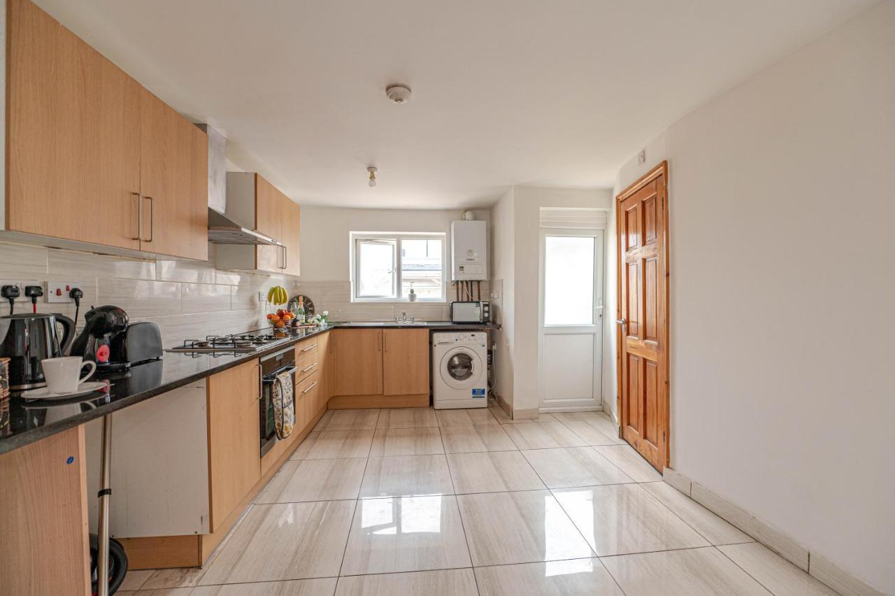 Beautiful 4 Bedrooms House, 7 Walk To Train Station Plumstead  Buitenkant foto