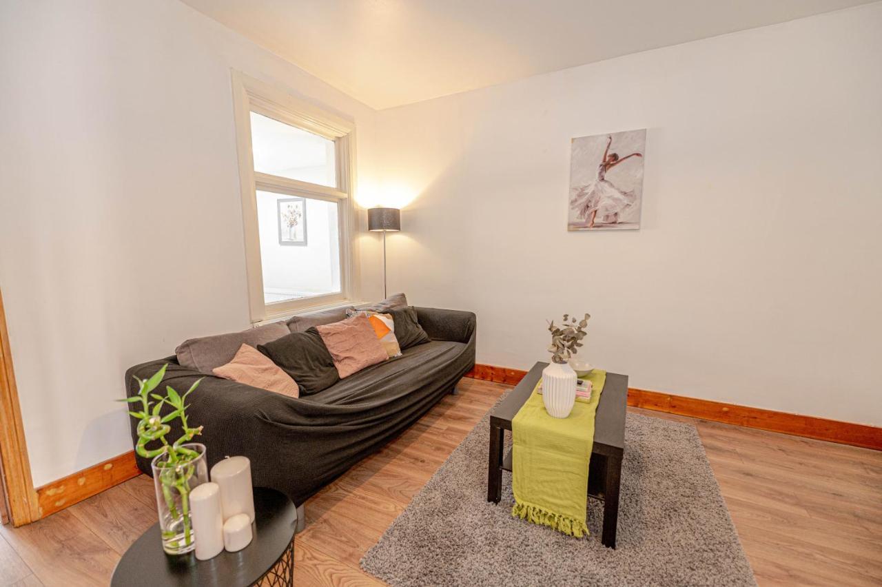 Beautiful 4 Bedrooms House, 7 Walk To Train Station Plumstead  Buitenkant foto