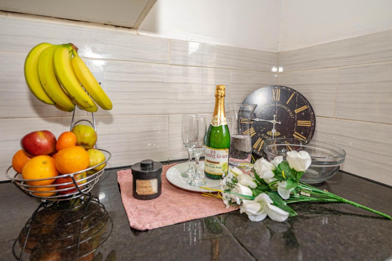 Beautiful 4 Bedrooms House, 7 Walk To Train Station Plumstead  Buitenkant foto