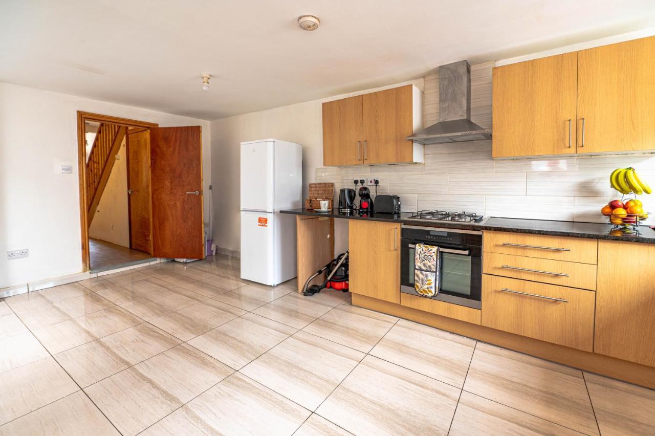 Beautiful 4 Bedrooms House, 7 Walk To Train Station Plumstead  Buitenkant foto