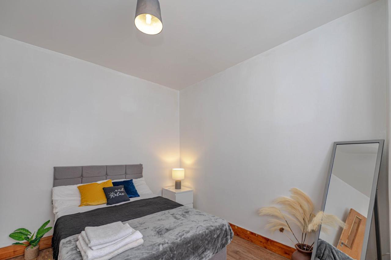 Beautiful 4 Bedrooms House, 7 Walk To Train Station Plumstead  Buitenkant foto