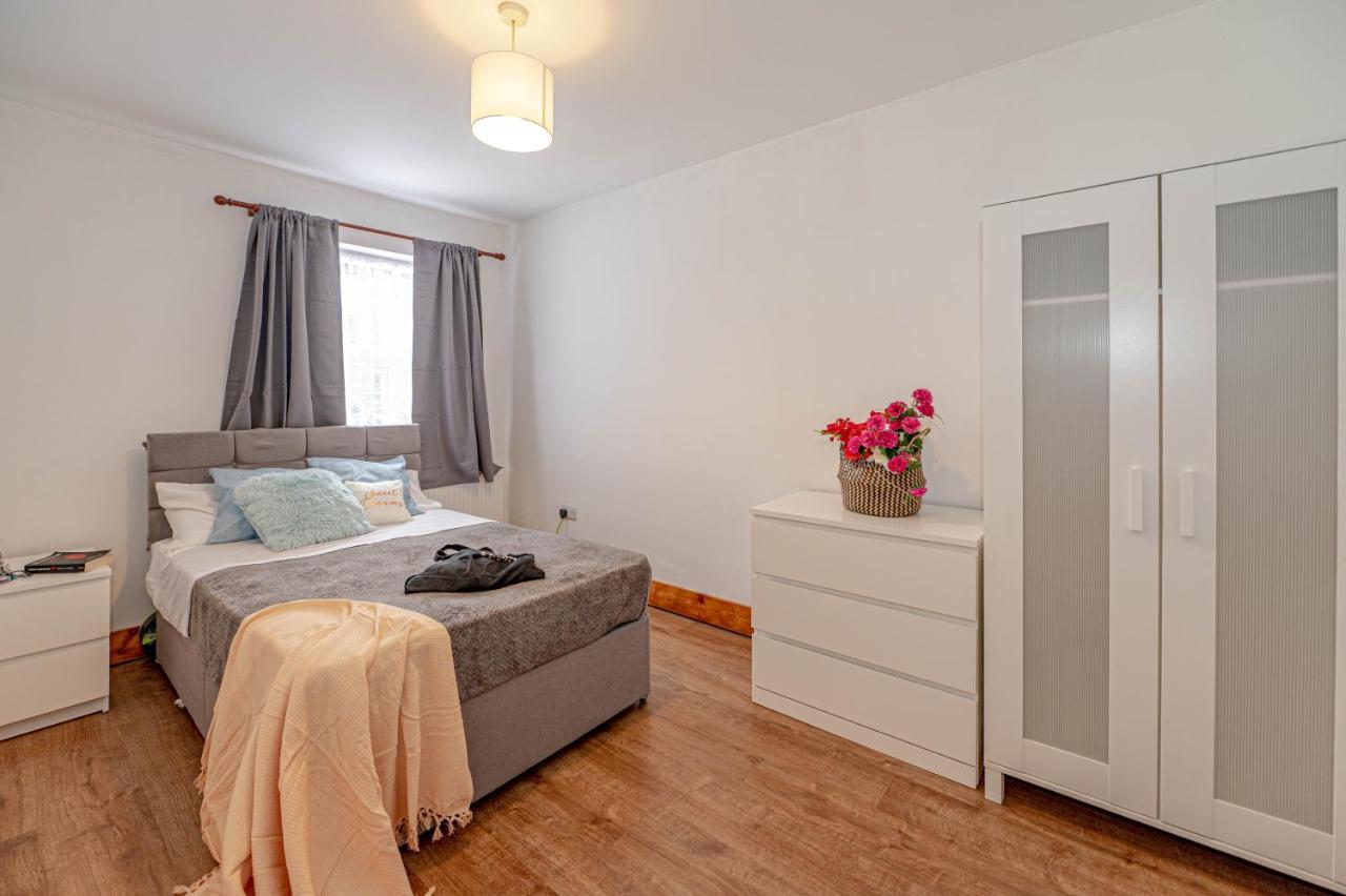 Beautiful 4 Bedrooms House, 7 Walk To Train Station Plumstead  Buitenkant foto
