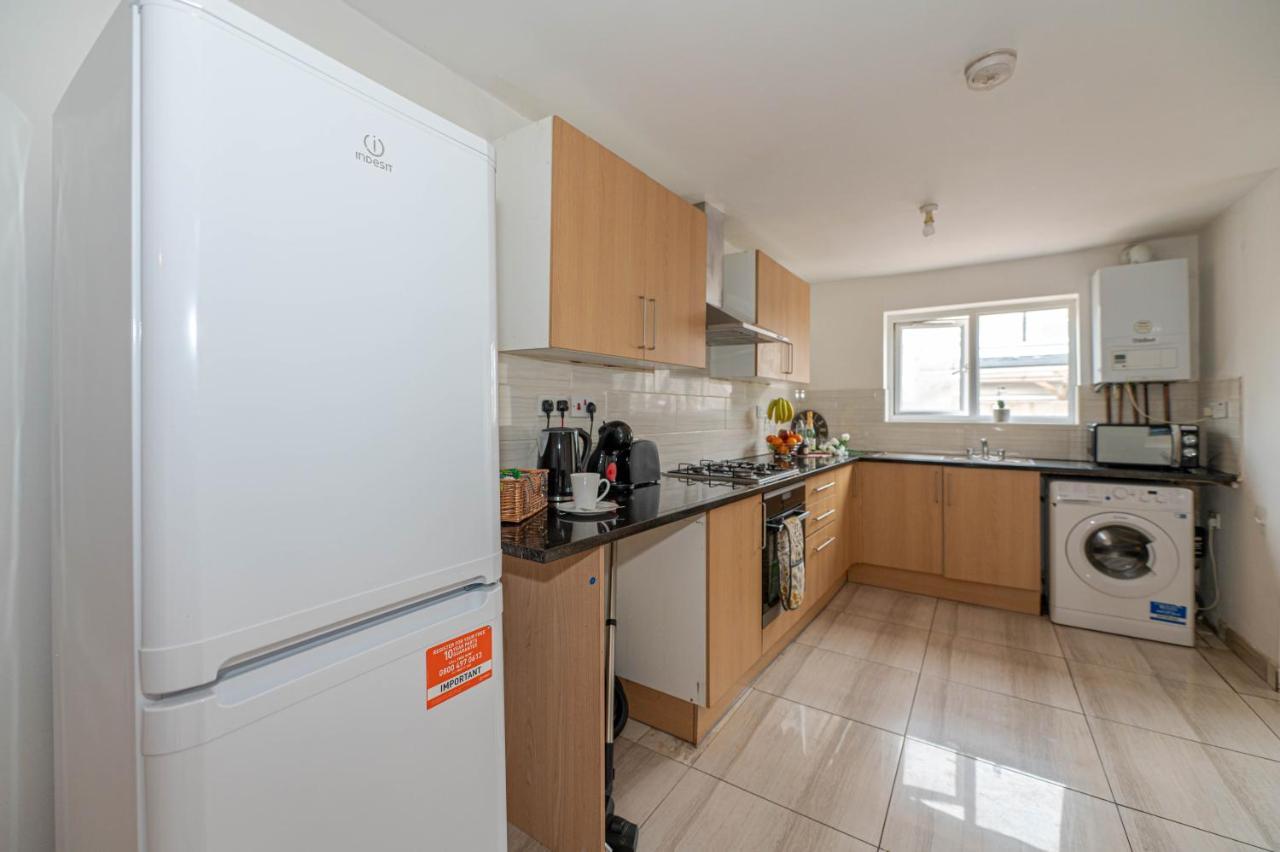 Beautiful 4 Bedrooms House, 7 Walk To Train Station Plumstead  Buitenkant foto
